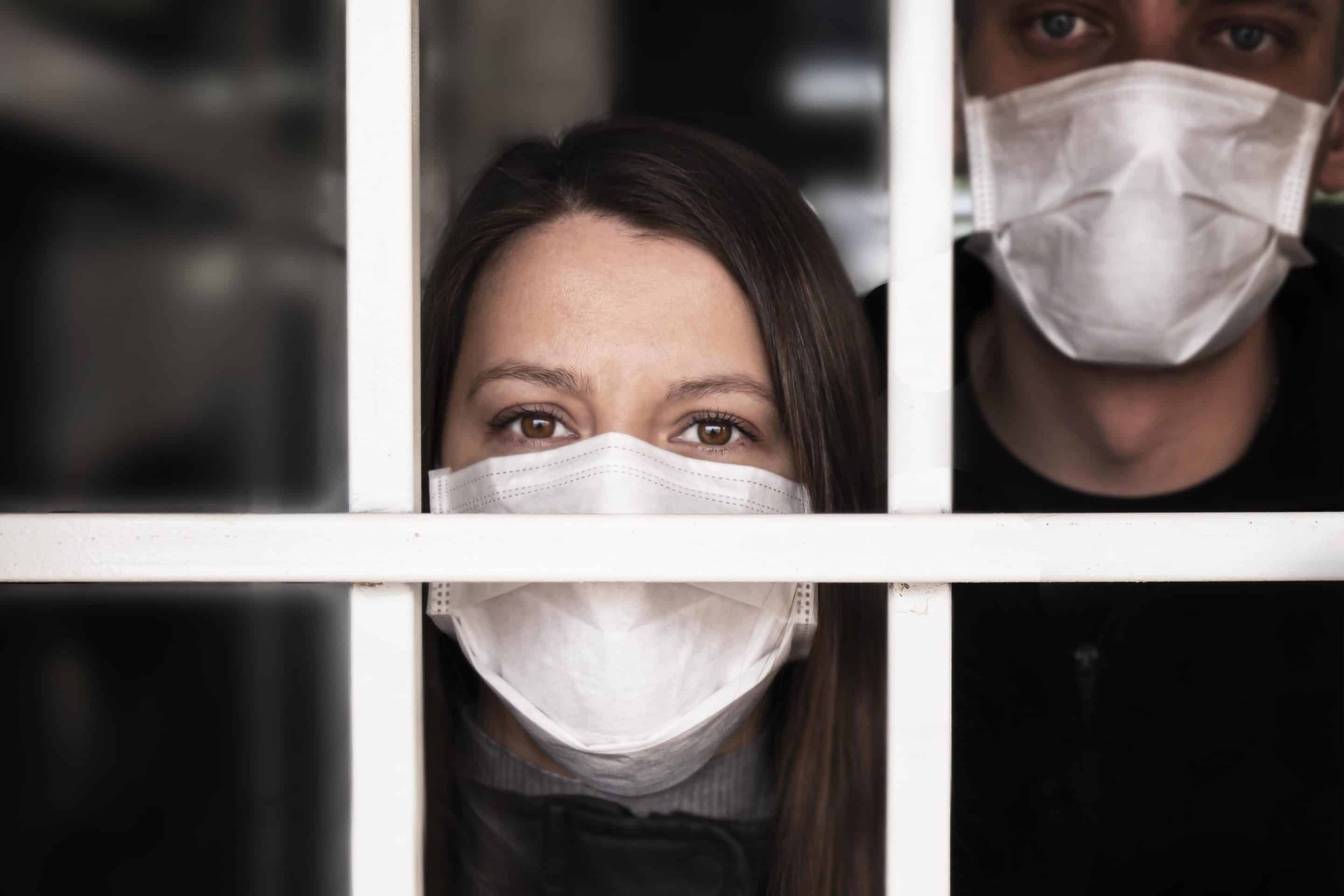 Femme victime d'un pervers narcissique en confinement