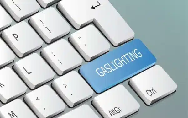 Gaslighting : 6 signes de décervelage manipulatoire