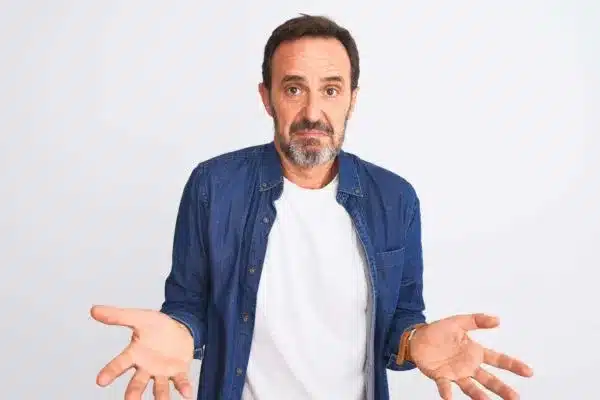 IL S’EXCUSE, IL SEMBLE AVOIR COMPRIS