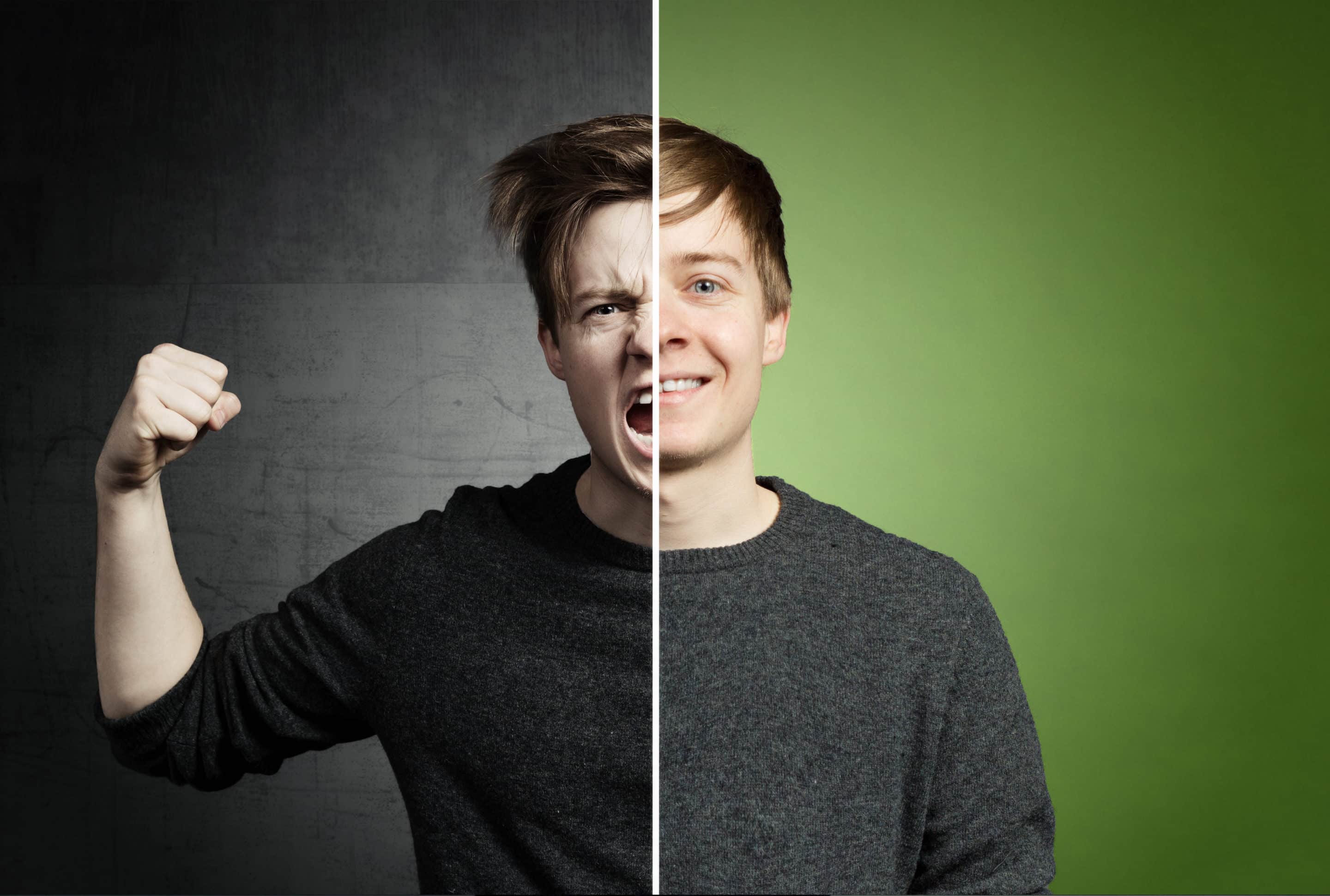 Image d’un homme divisé entre colère et sourire, représentant les comorbidités du narcissisme