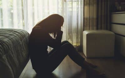 Le pervers narcissique et le silence : l’arme invisible de l’emprise